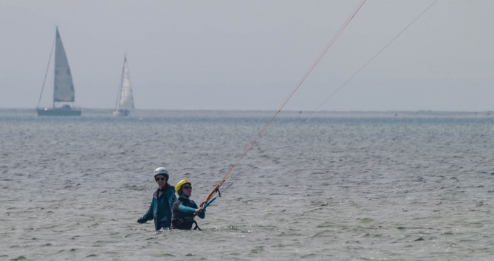 Kitesurfen lernen: Anfänger-Kurs bei den Windgeistern auf Fehmarn Kitesurfen