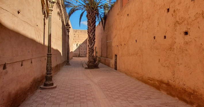 Gasse beim el-Badi Palast in Marrakesch