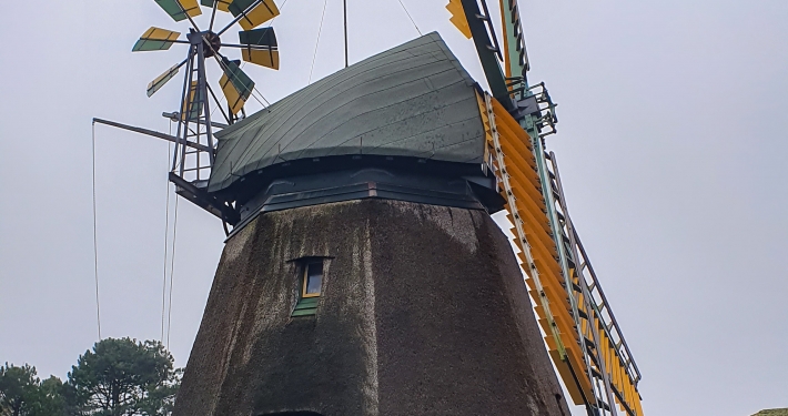 Amrumer Windmühle in Nebel