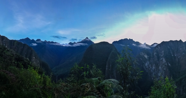Dämmerung auf dem Weg hinauf zu Machu Picchu