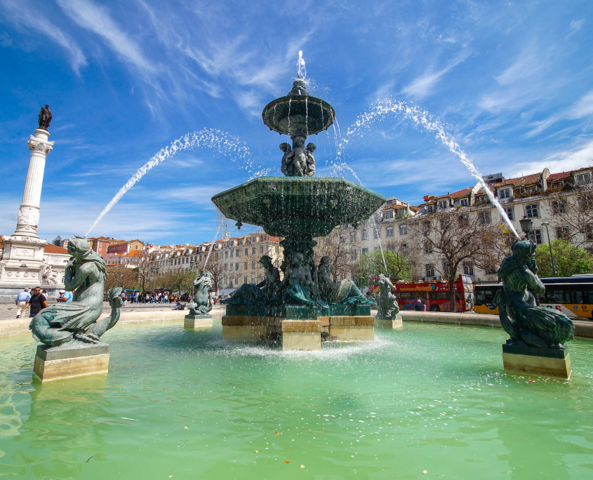 Springbrunnen am Praca Dom Pedro IV in Lissabon
