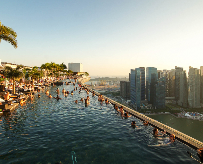Pool über den Dächern von Singapur im Marina Bay Sands
