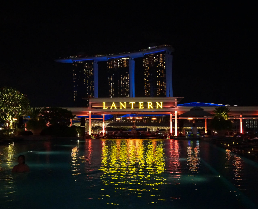 Blick auf das Marina Bay Sands von der Lantern Bar