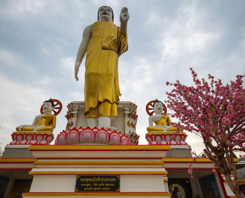 Statuen am Wat Phra That Doi Kham in Chiang Mai