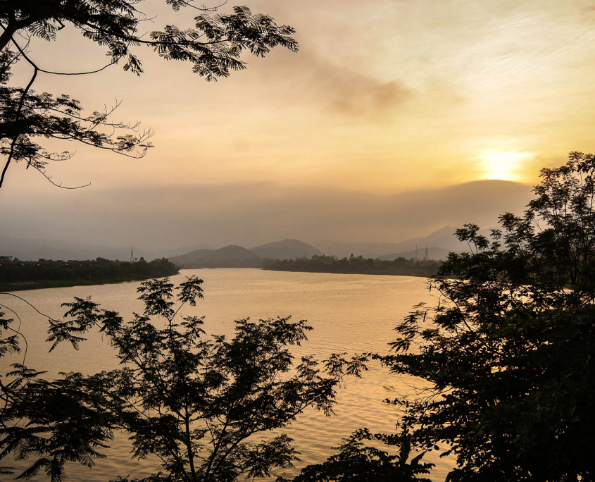 Sonnenuntergang an der Thien Mu Pagode in Hue