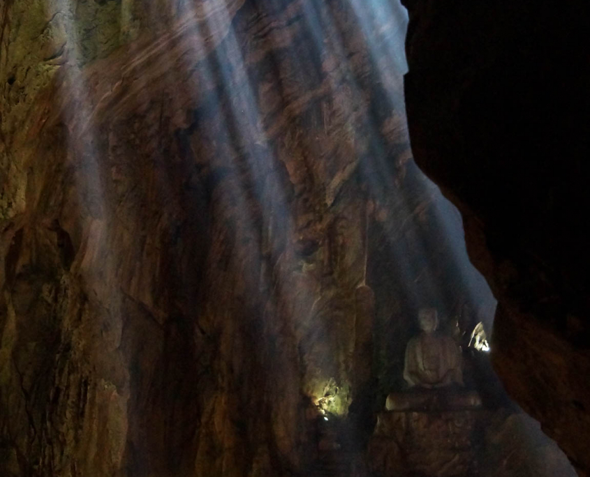 Sonnenlicht in Huyen Khong Grotte in Vietnam