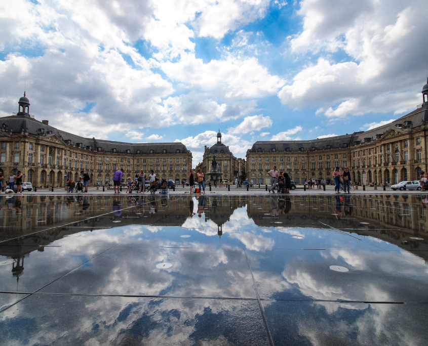 Spiegelung im Wasser in Bordeaux