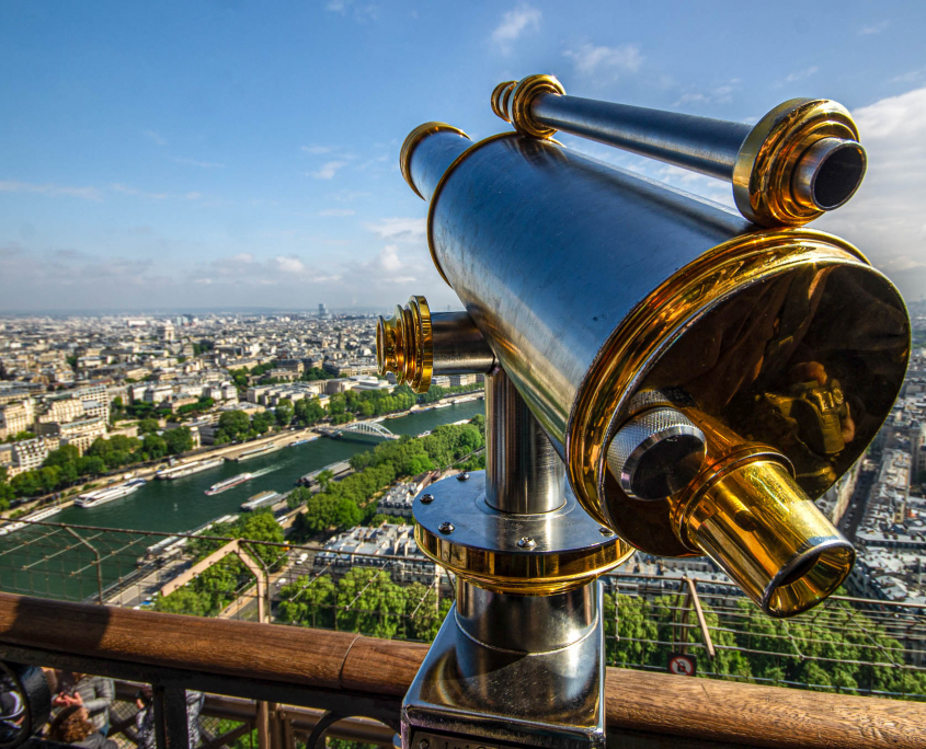Fernglas auf dem Eiffelturm