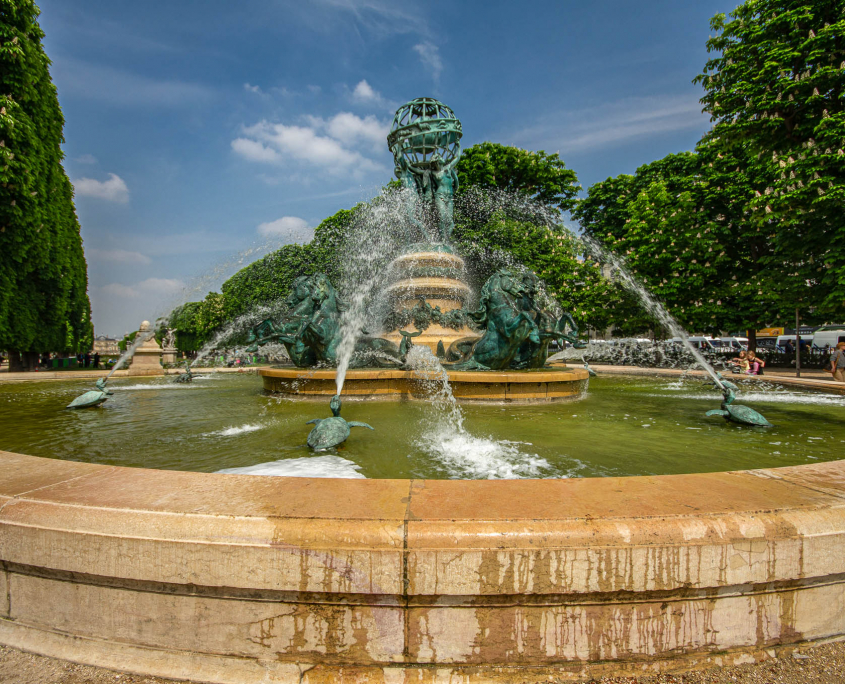 Brunnen im Jardin des Grands Explorateurs in Paris